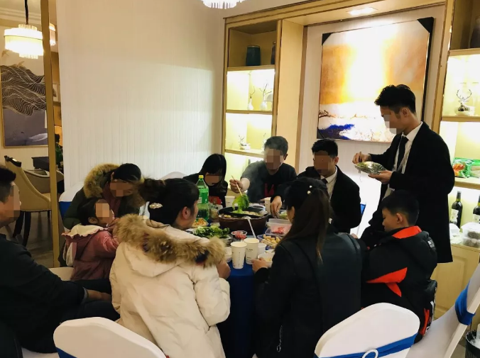 暖冬火鍋宴熱辣開席，老友變新鄰，理想開涮！